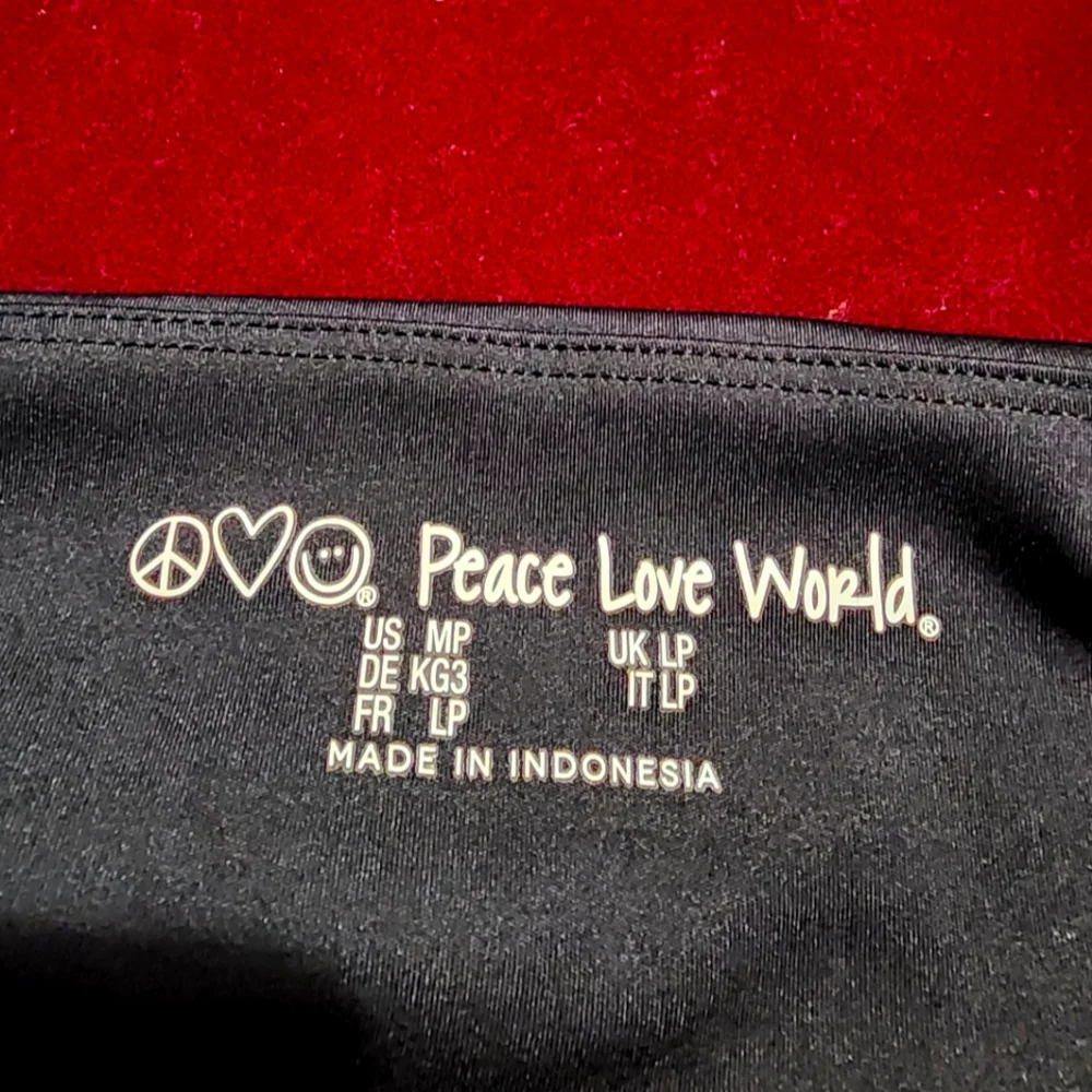 NWOT ... Peace Love World Regular Ruched Waist Leggings - Picture 4 of 6